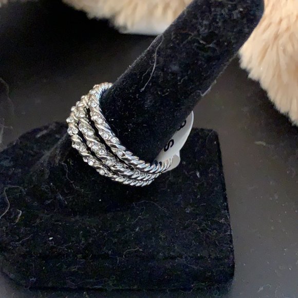 Beautiful Silver Plated Ring. - Picture 3 of 5